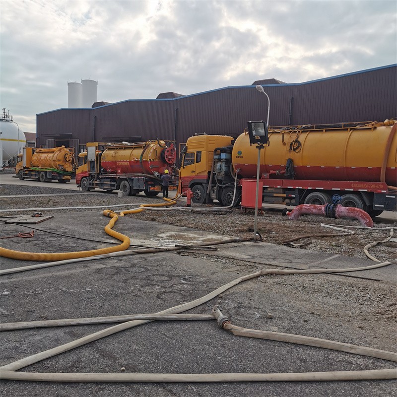 龙江镇污水池清理